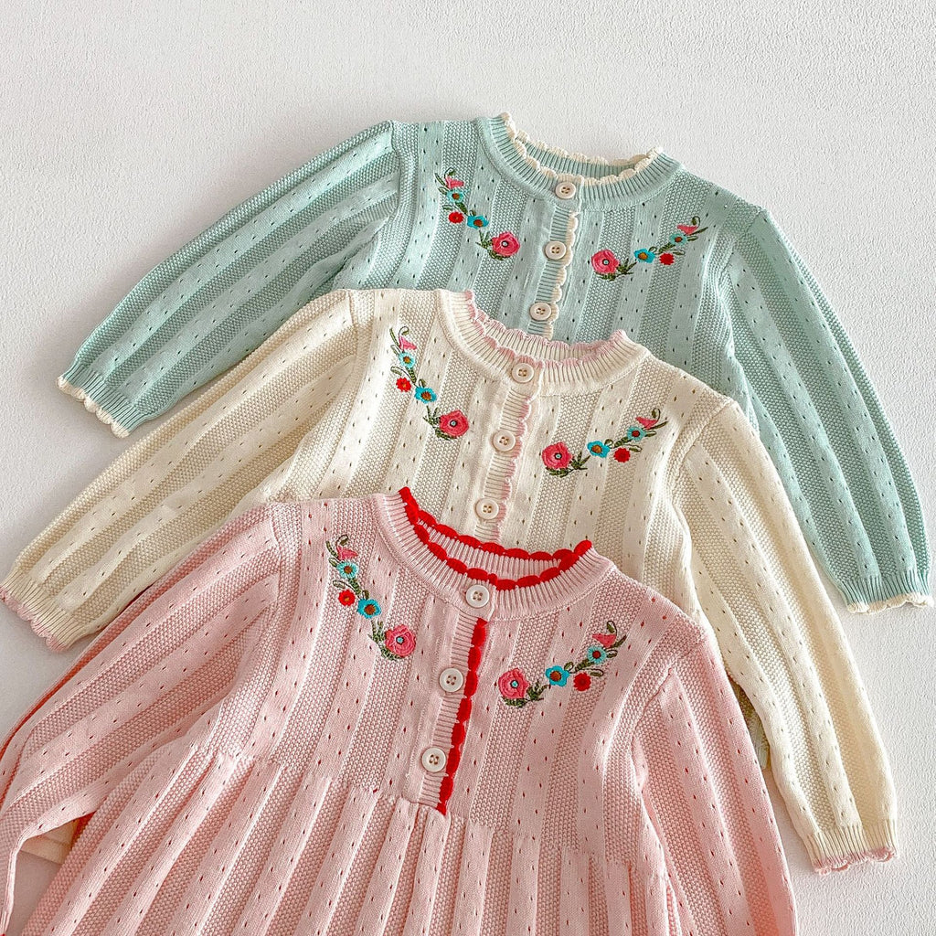 Knitted dress with embroidered flowers.