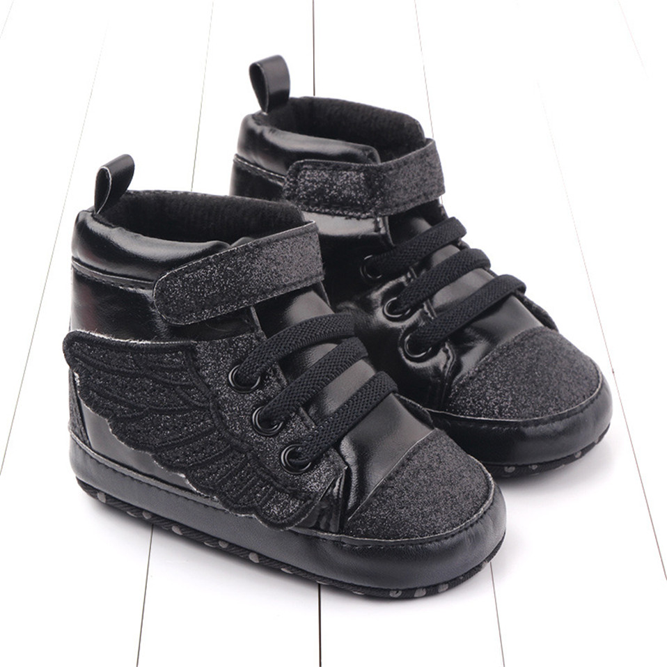 Sneakers da neonata con glitter e ali