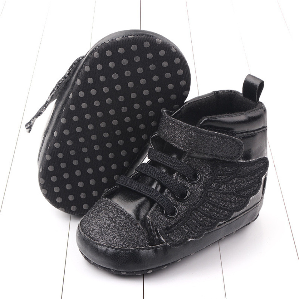 Sneakers da neonata con glitter e ali