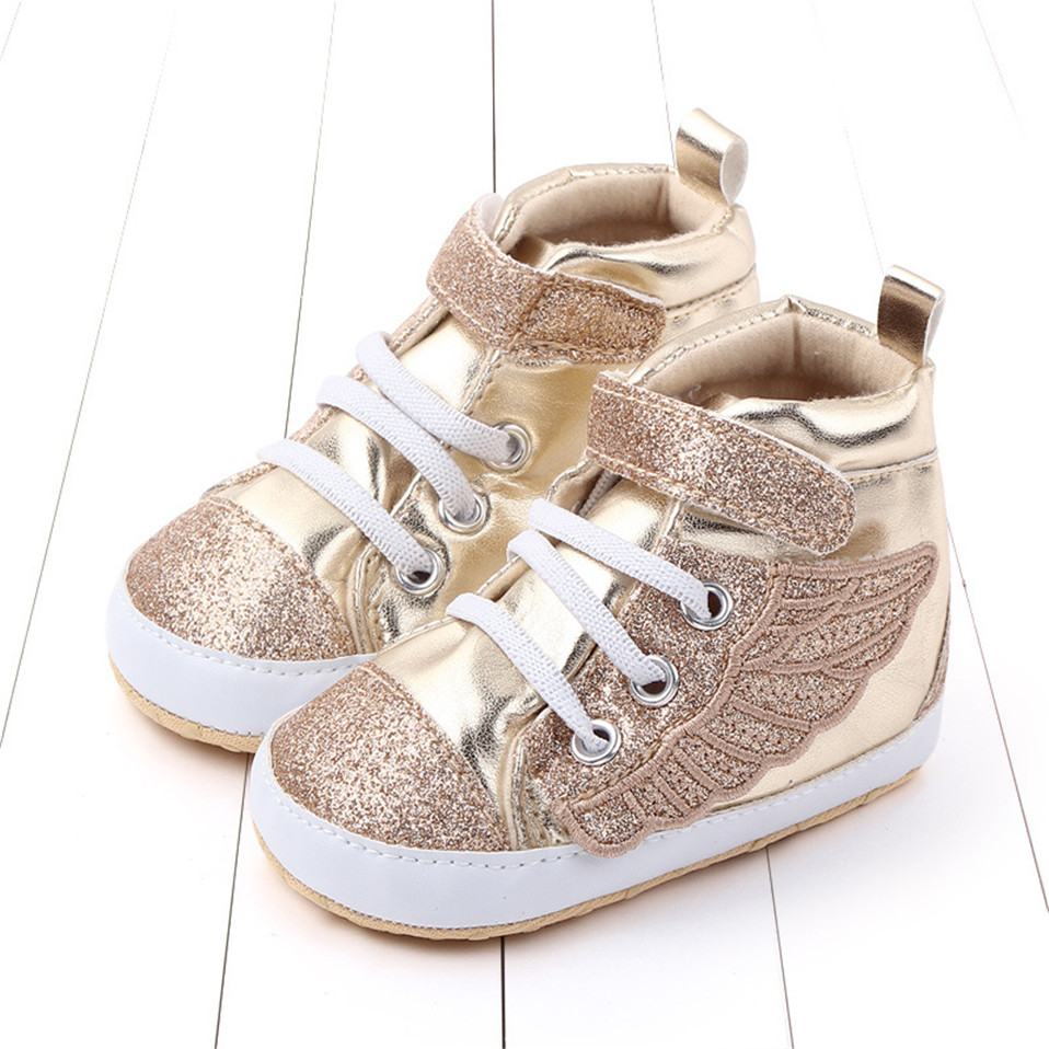 Sneakers da neonata con glitter e ali