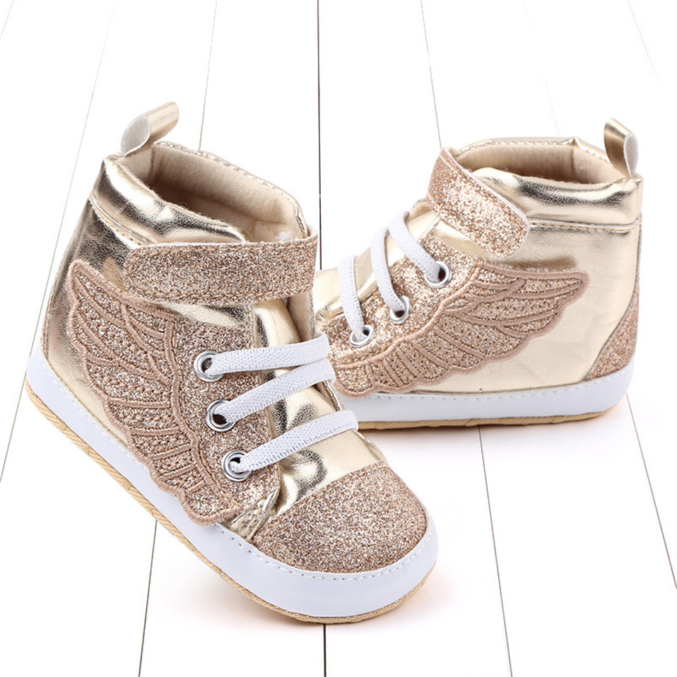 Sneakers da neonata con glitter e ali