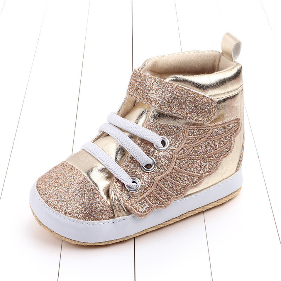 Sneakers da neonata con glitter e ali