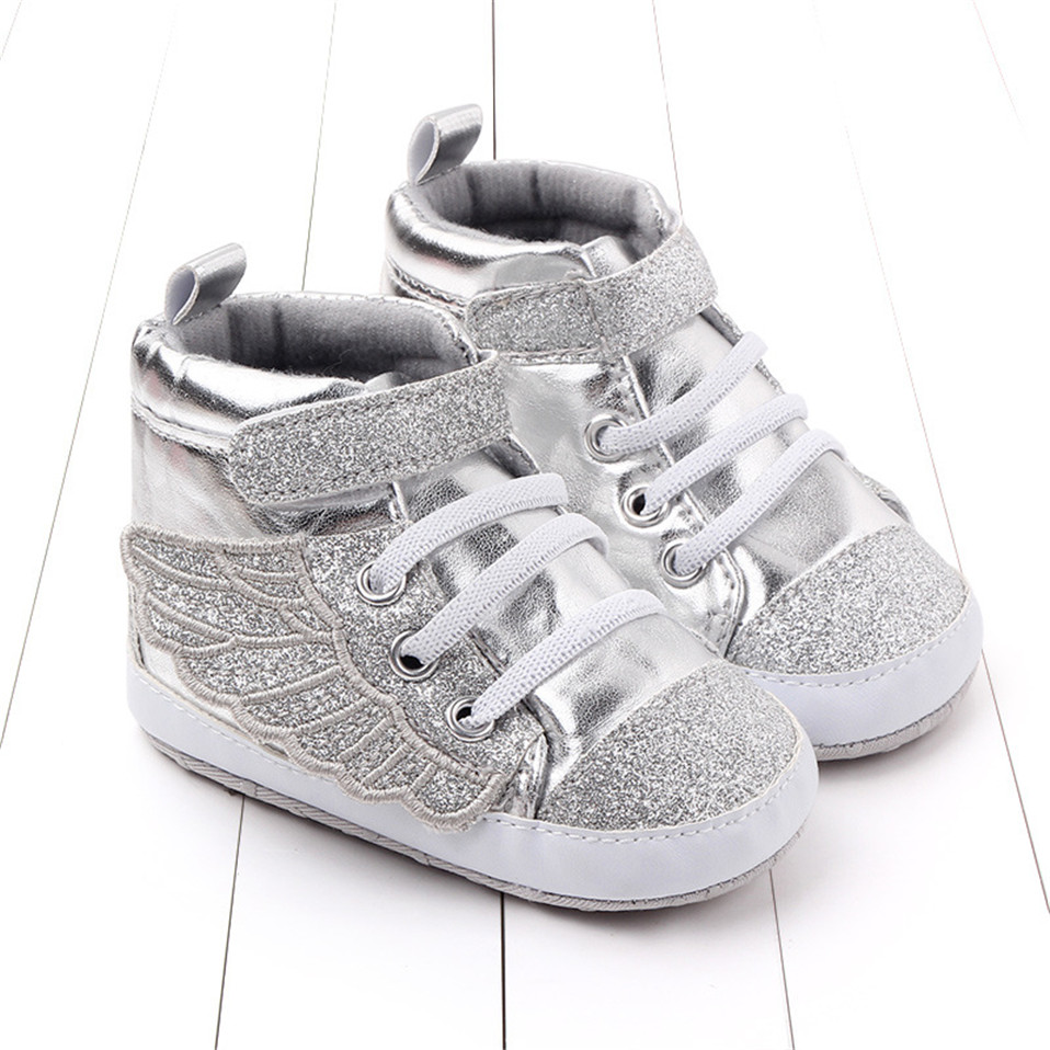 Sneakers da neonata con glitter e ali