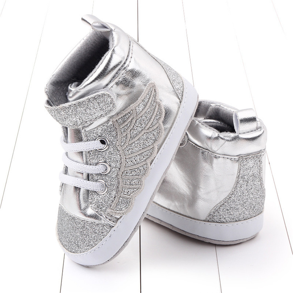 Sneakers da neonata con glitter e ali