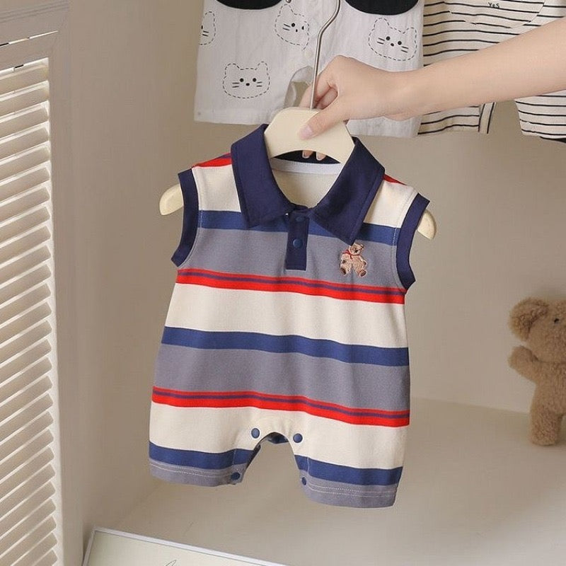 Pelele de bebé con rayas y osito de peluche