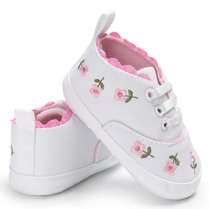 Embroidered flower anti slip walking shoes