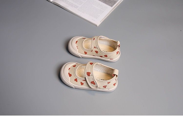 Scarpe per bambini con cuoricini
