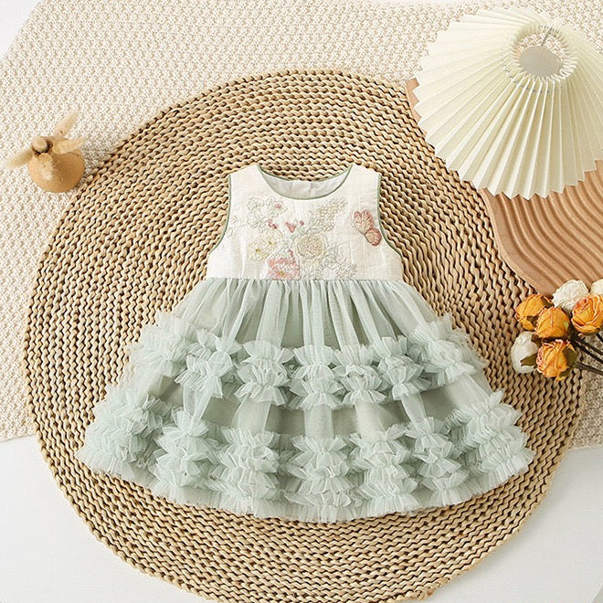 Floral dress for girls with tulle.