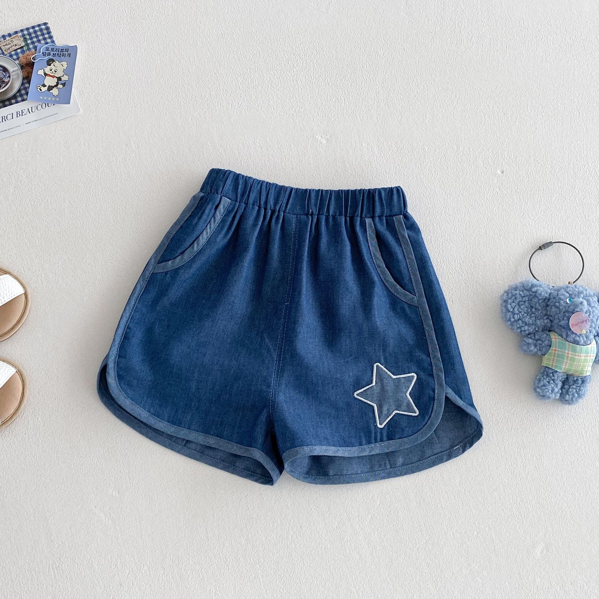 Abbigliamento estivo per bambini con design orsetto