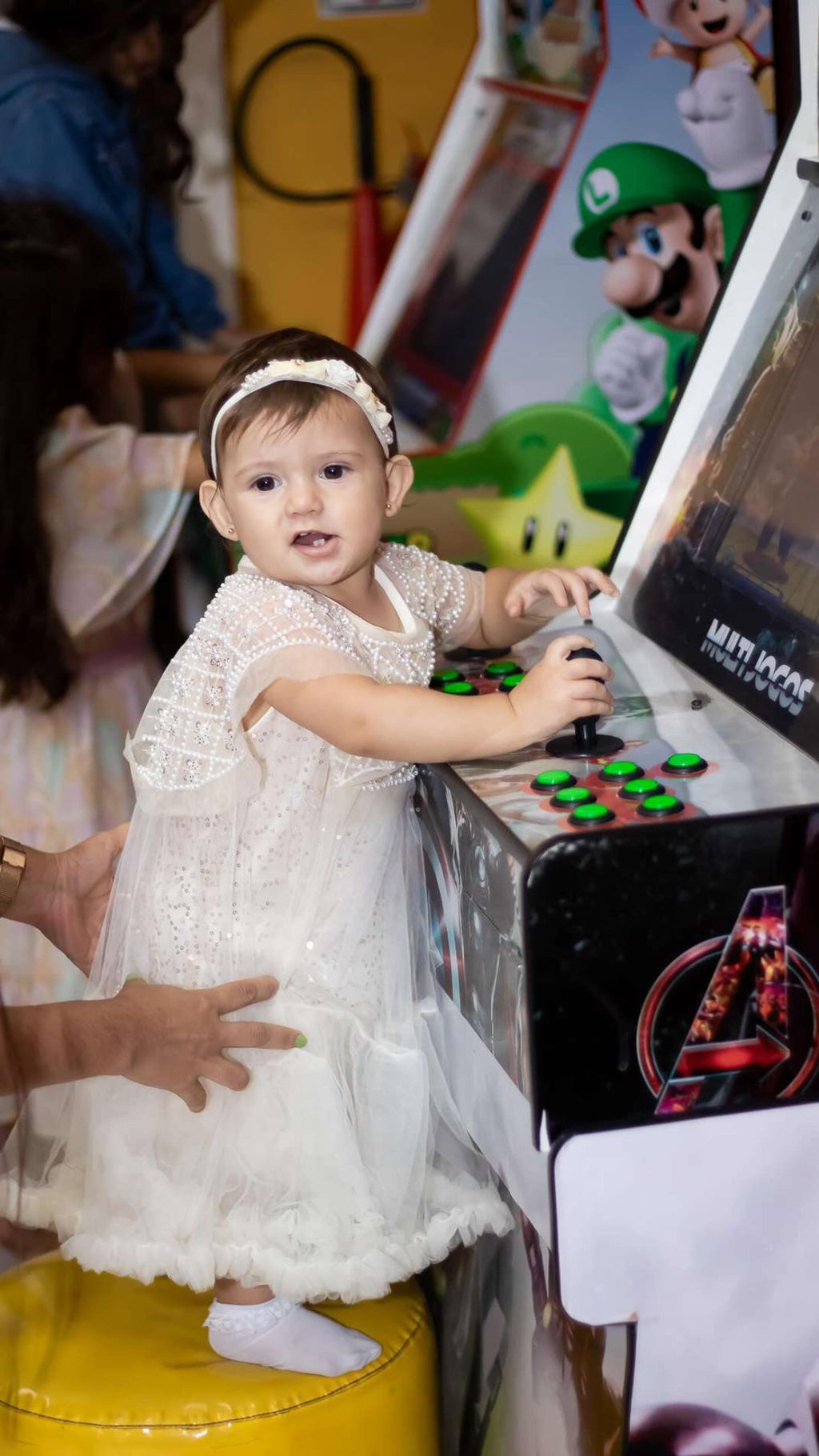 Vestito glitterato per bambine con ruches