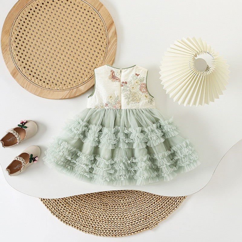 Floral dress for girls with tulle.