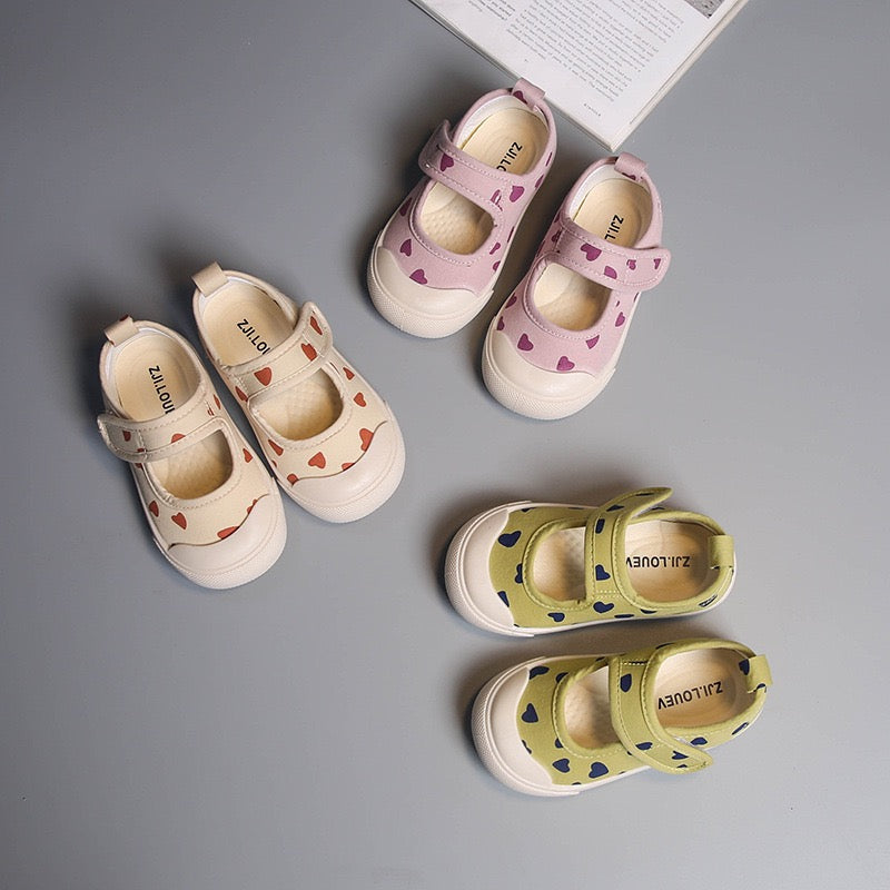 Scarpe per bambini con cuoricini