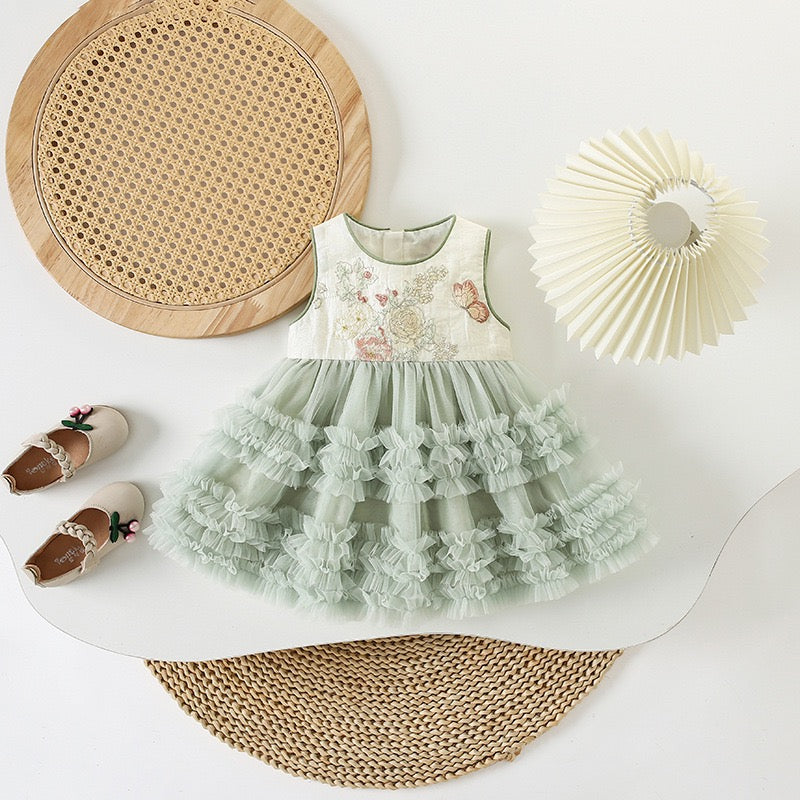 Floral dress for girls with tulle.