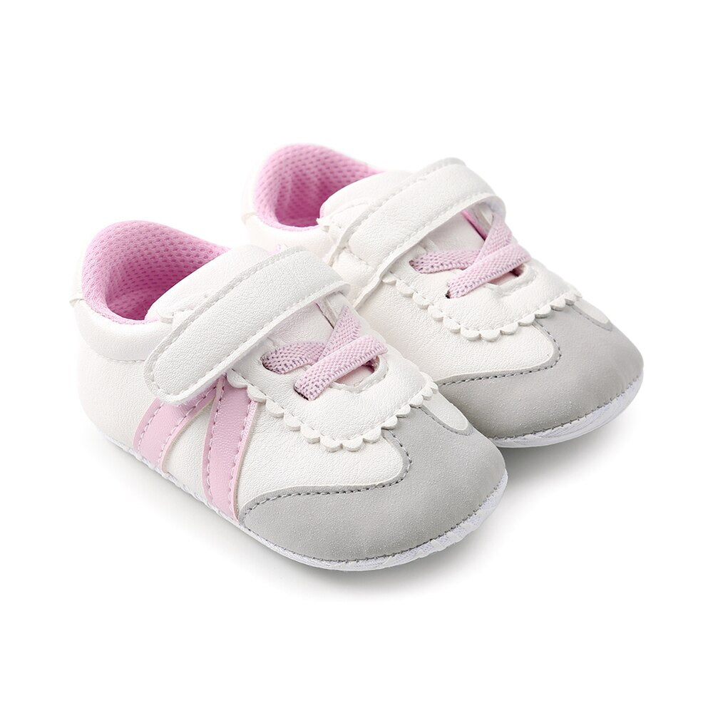 Colori di sneakers a righe