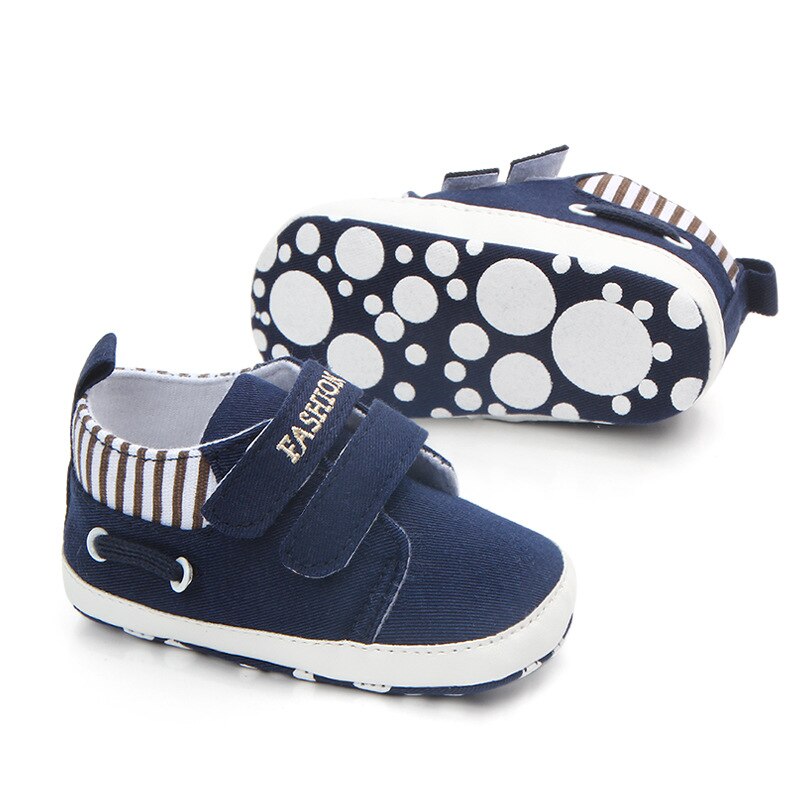 Sneakers in velcro
