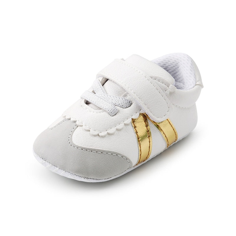 Colori di sneakers a righe