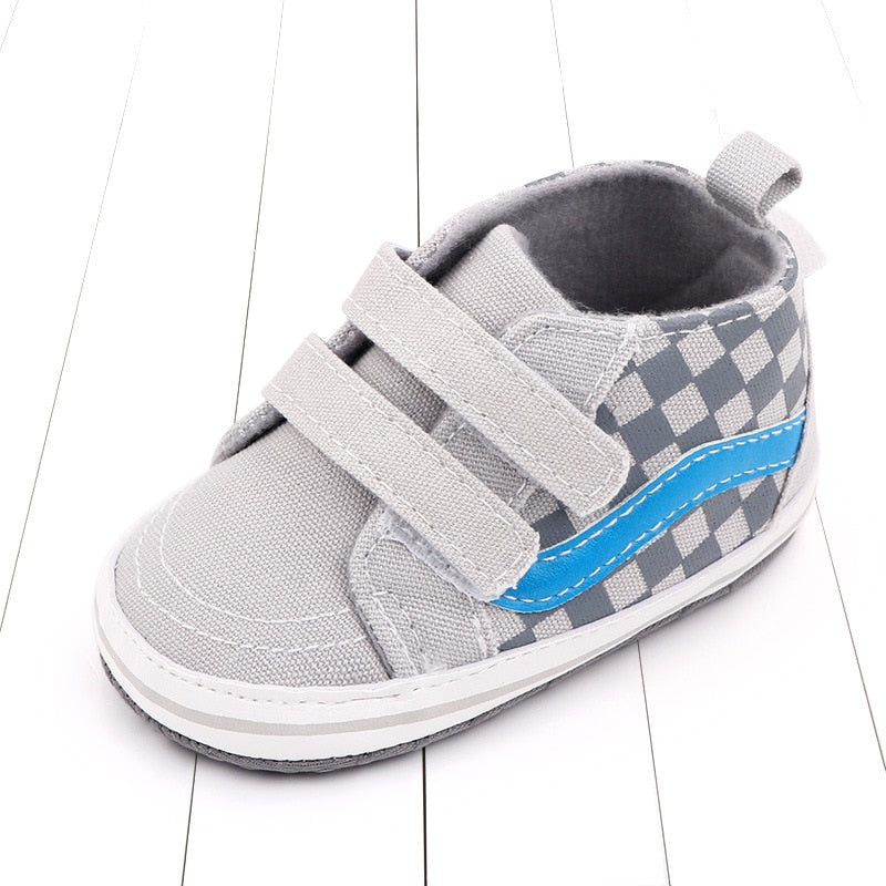 Sneakers con il Velcro