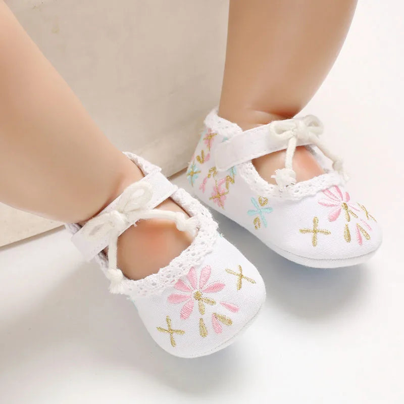 New Flower Embroidery Baby Girl Shoes Cotton Non-slip Soled Toddler Shoes