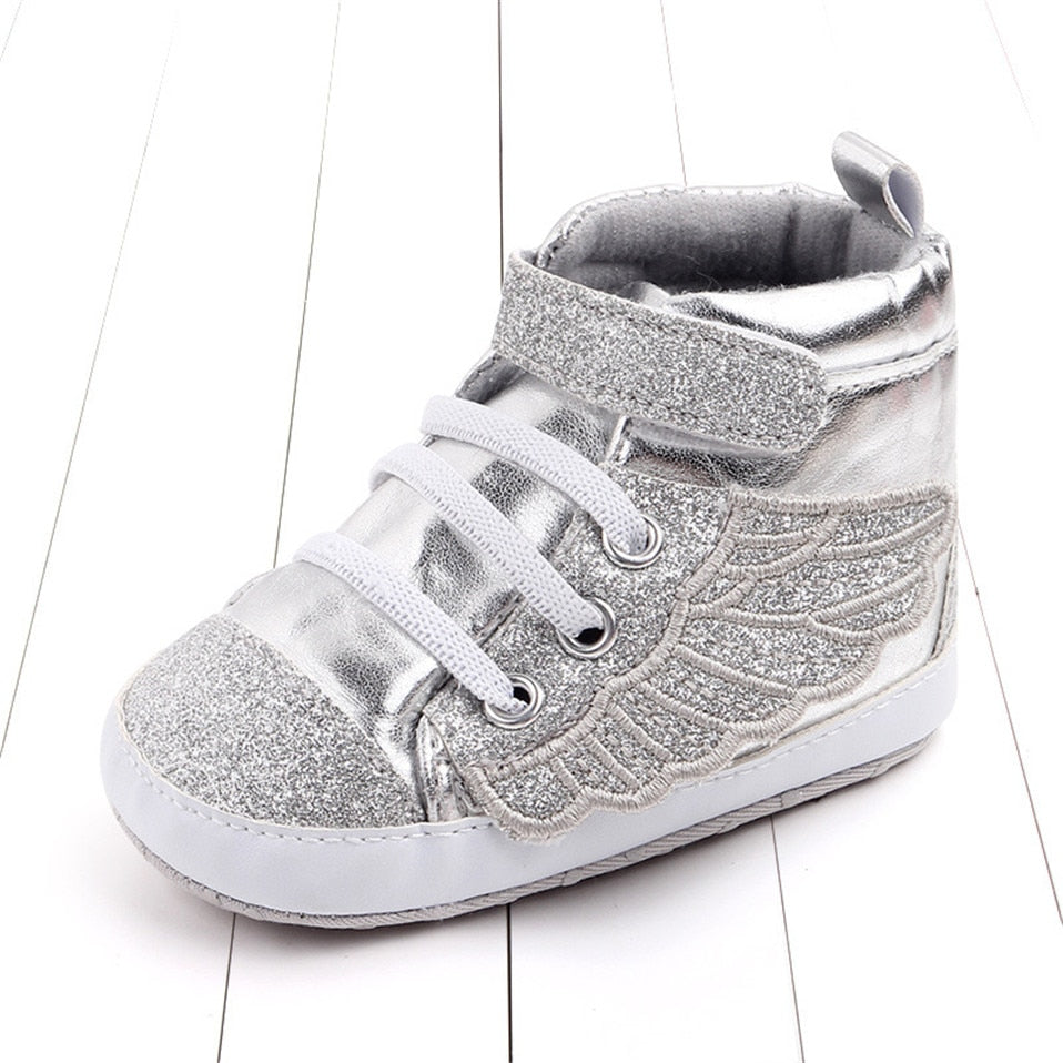Sneakers da neonata con glitter e ali