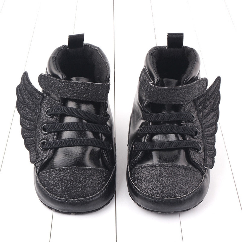 Sneakers da neonata con glitter e ali