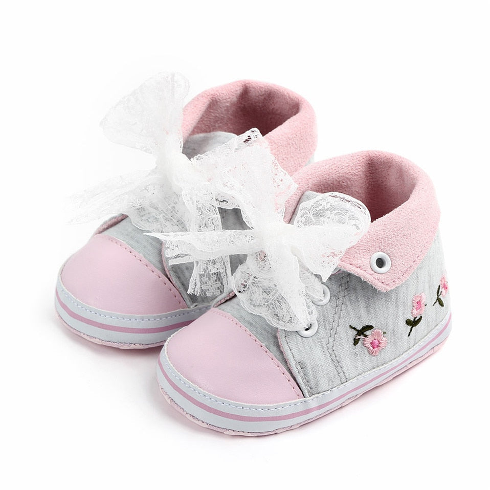 Fiocco in pizzo ricamato per sneakers