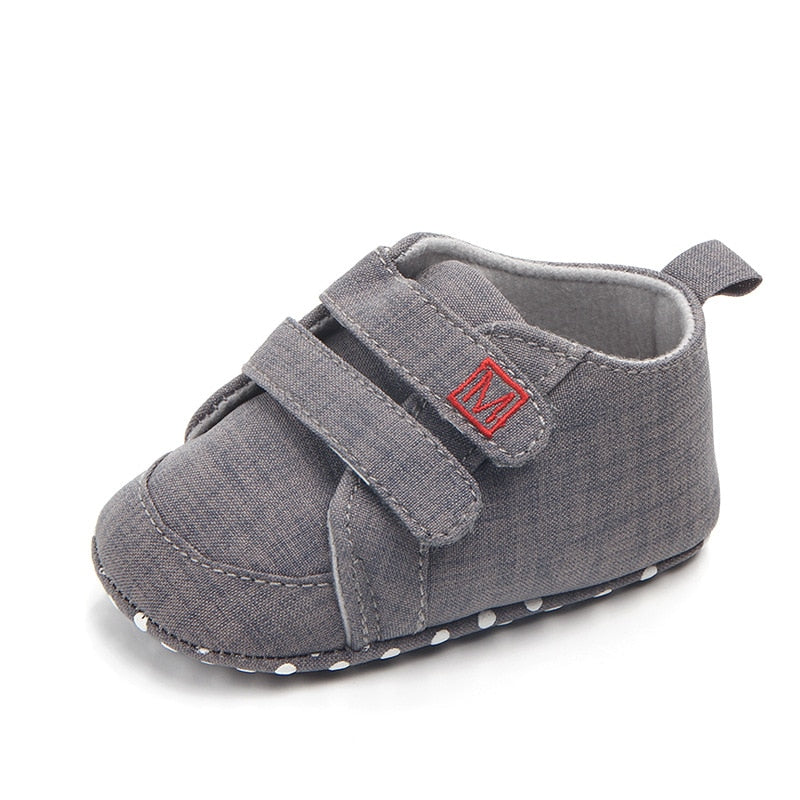 Sneakers con il Velcro