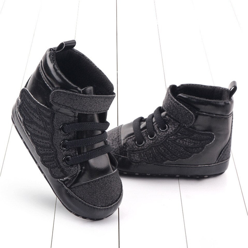 Sneakers da neonata con glitter e ali