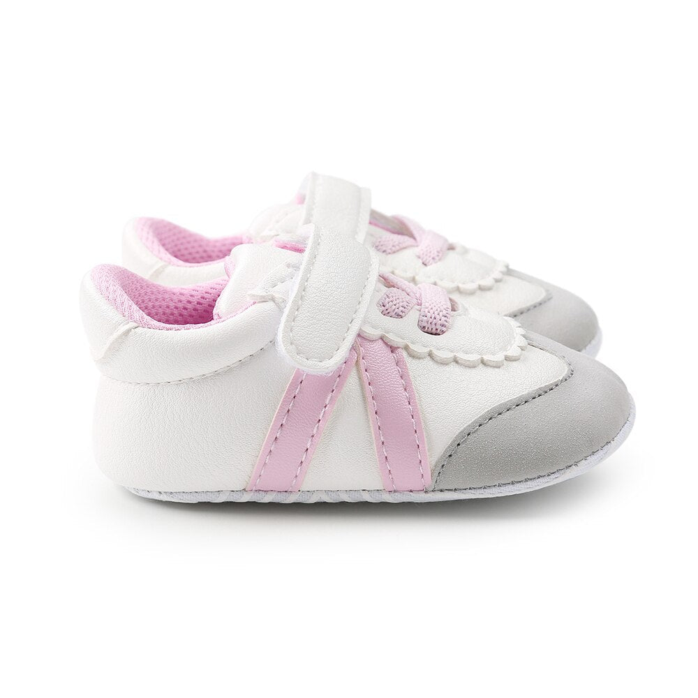 Colori di sneakers a righe