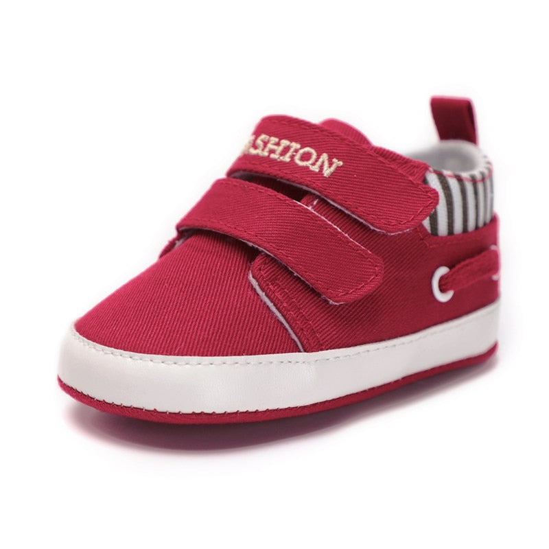 Sneakers in velcro