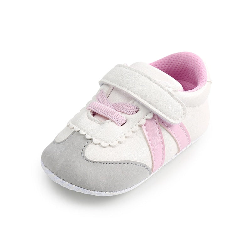 Colori di sneakers a righe