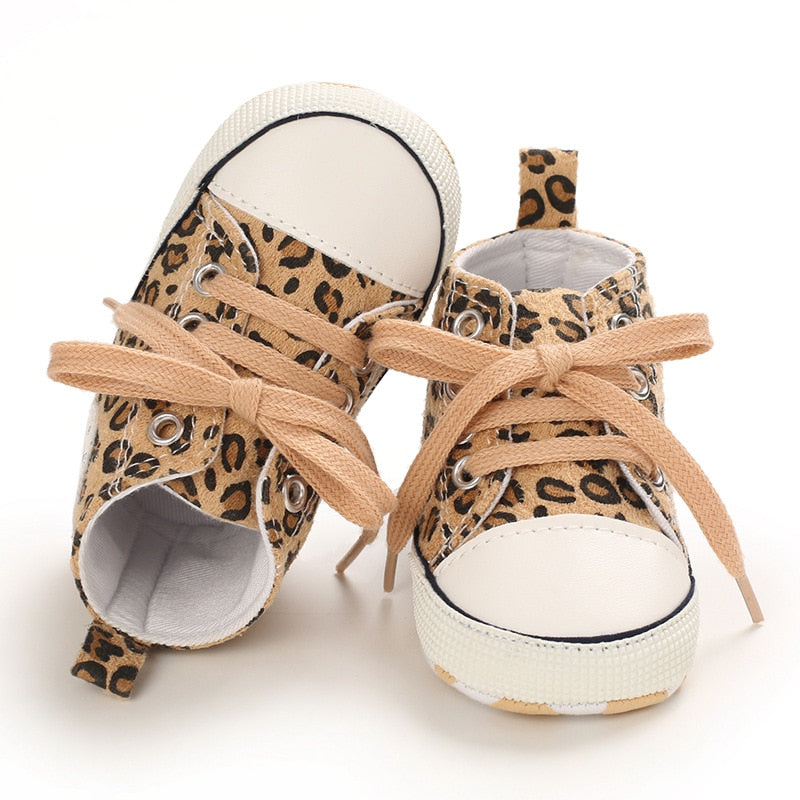 Sneakers con stelle leopardate
