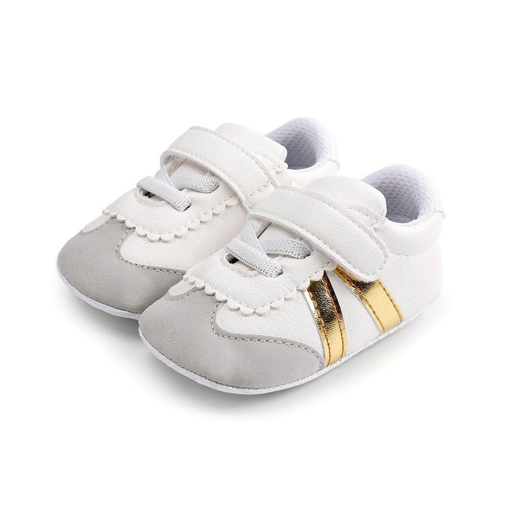 Colori di sneakers a righe