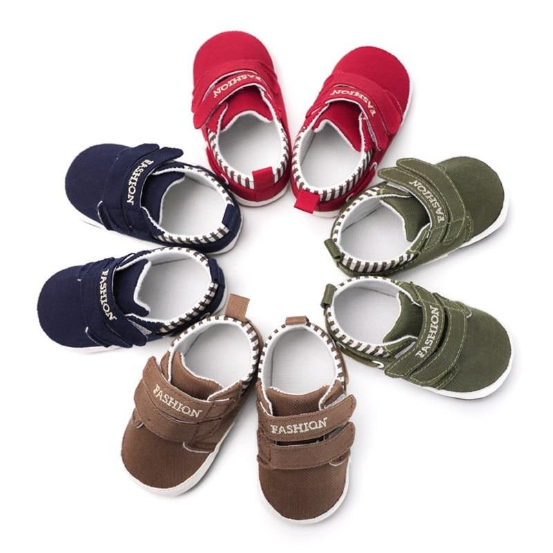 Sneakers in velcro