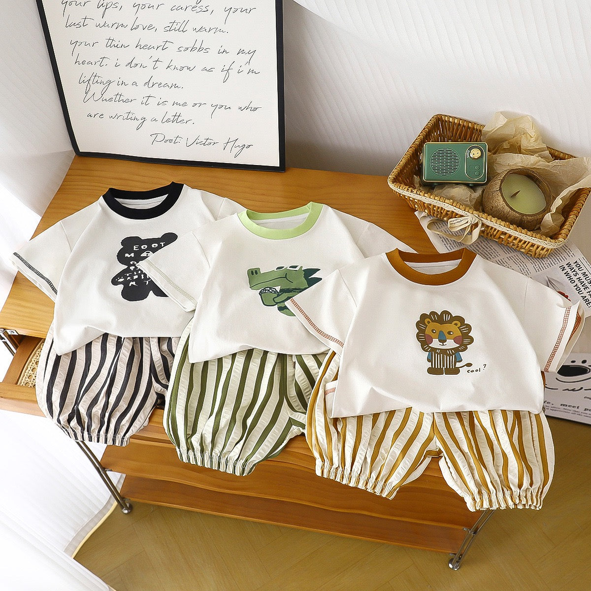 Set per bambini con strisce animali