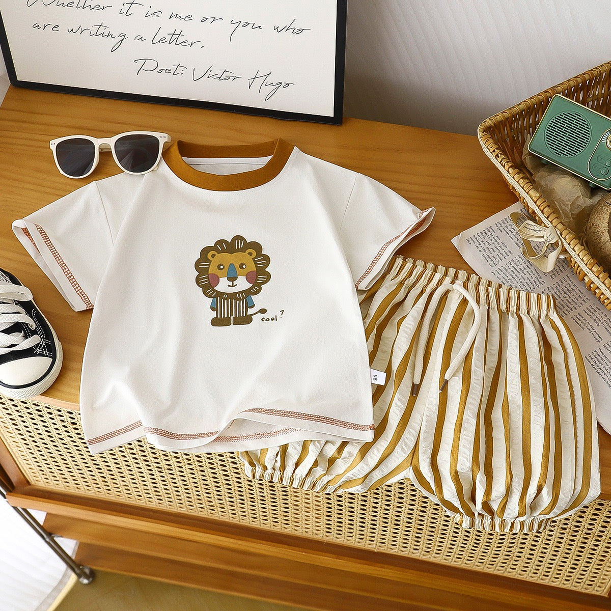 Set per bambini con strisce animali
