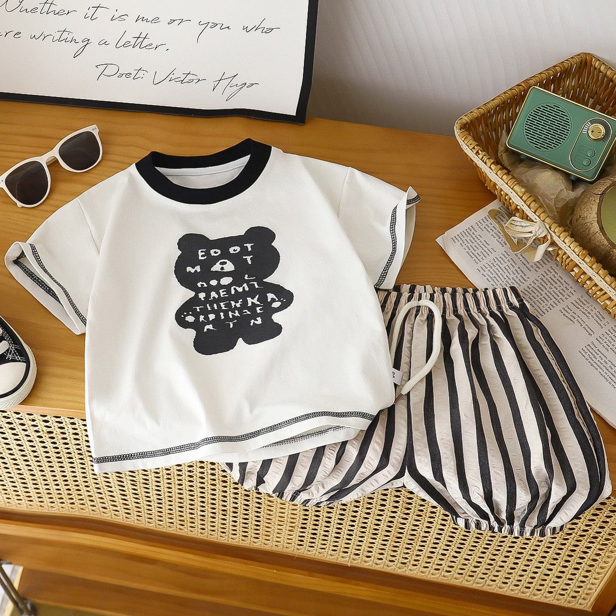 Set per bambini con strisce animali