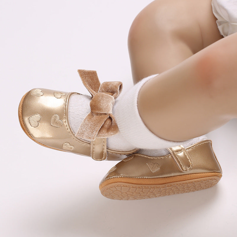 Scarpa per bambini con fiocco e cuori