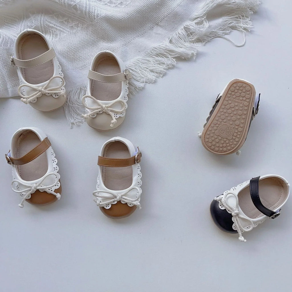 Scarpe con fiocco in pizzo da bambina