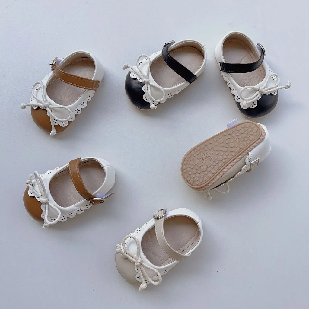 Scarpe con fiocco in pizzo da bambina