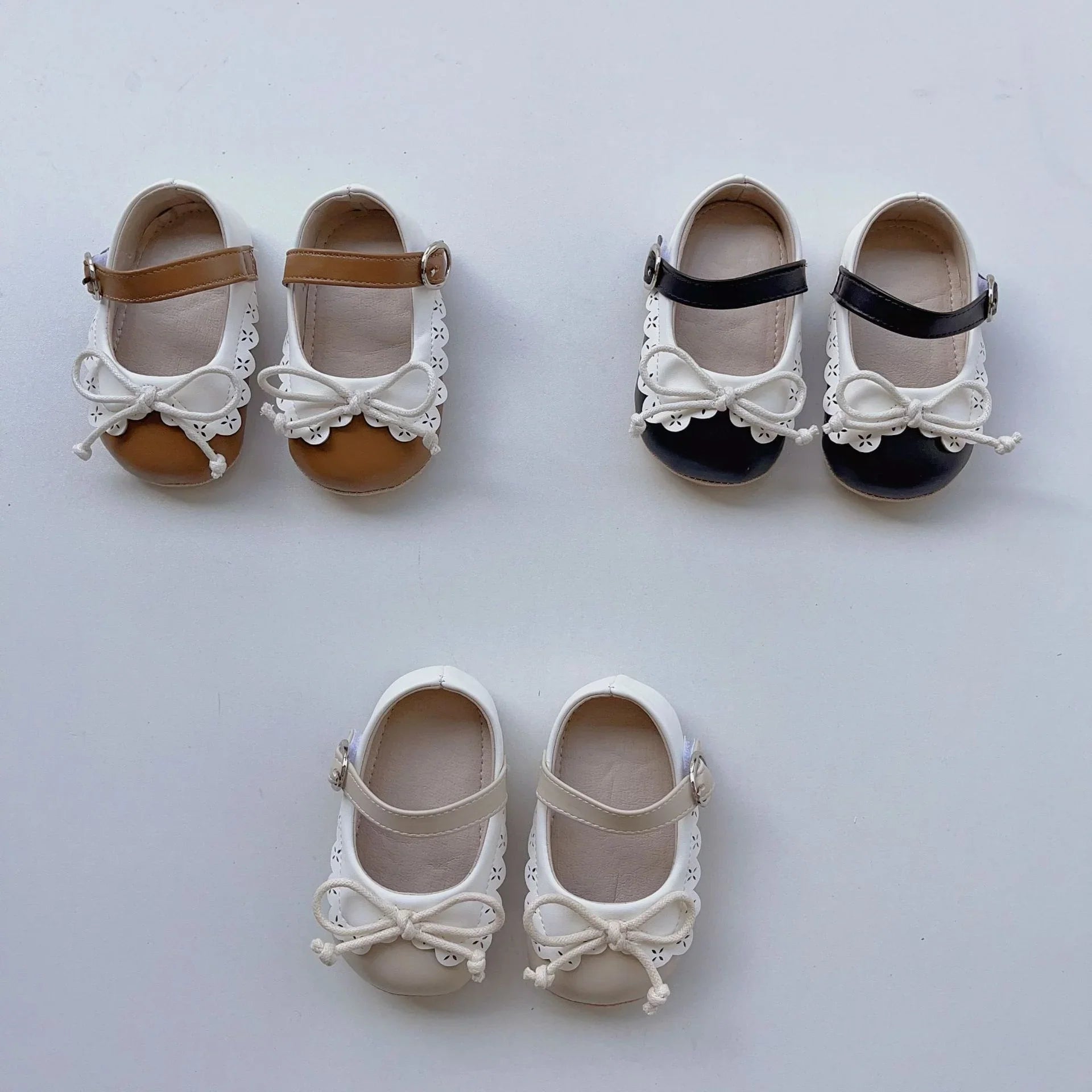 Scarpe con fiocco in pizzo da bambina