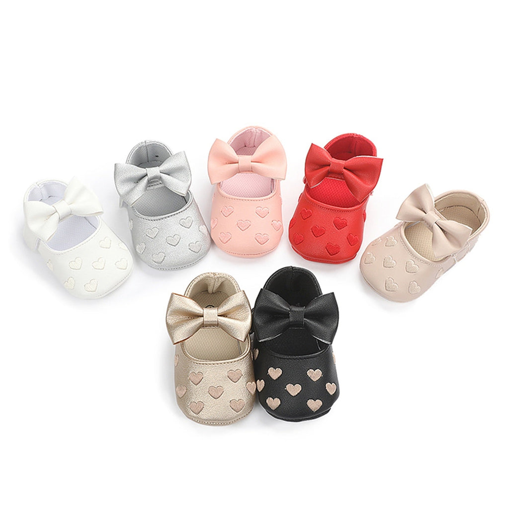 Scarpa da bambina con fiocco e cuore