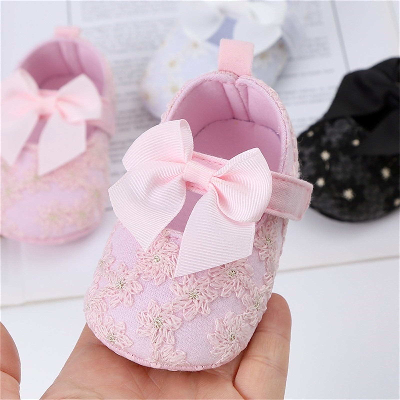 Scarpe per bambini ricamate con fiocco