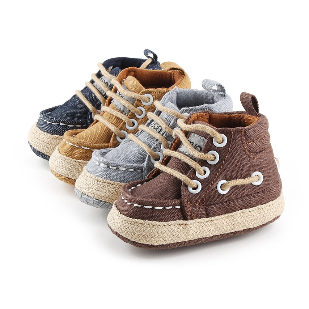 Sneakers alte con lacci