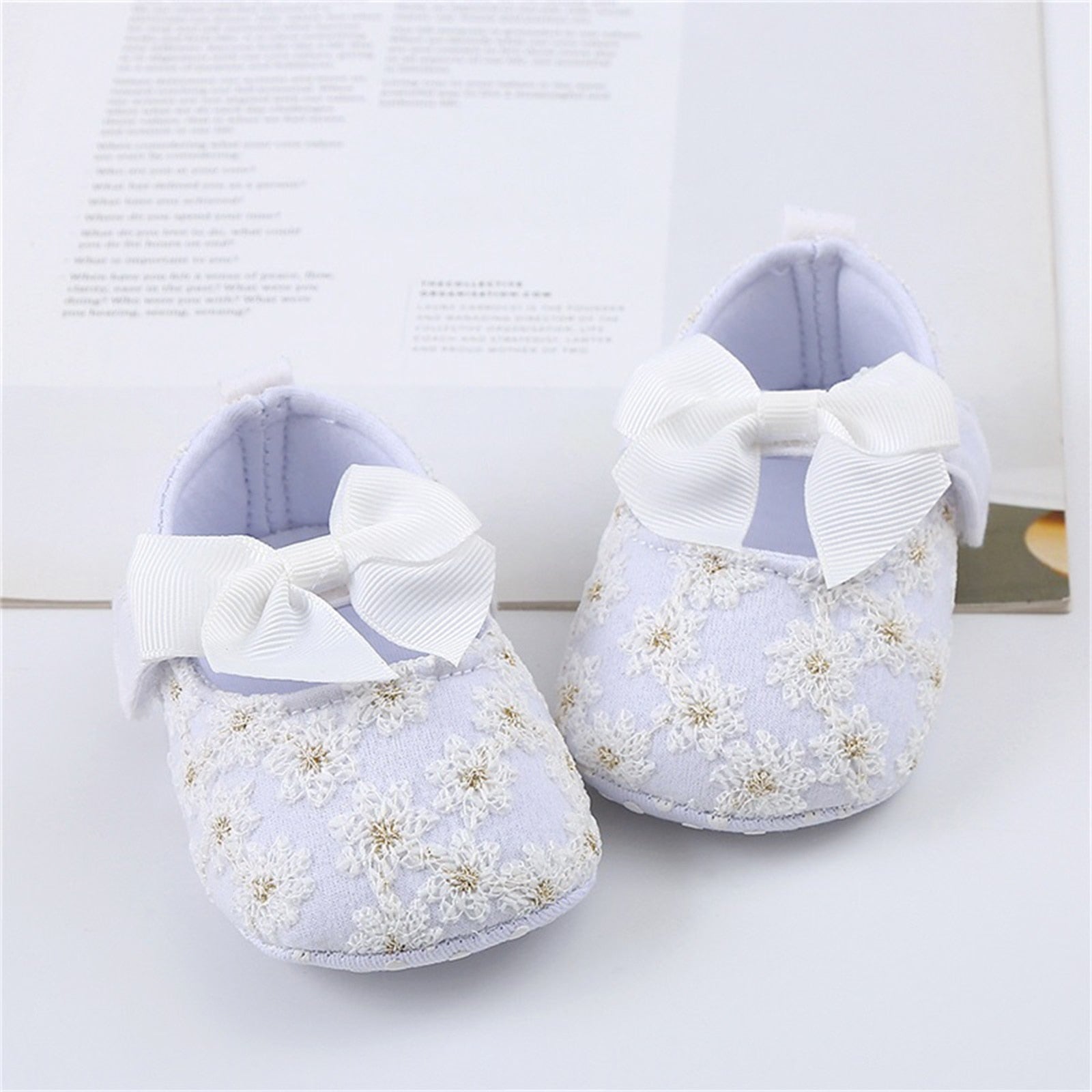 Scarpe per bambini ricamate con fiocco