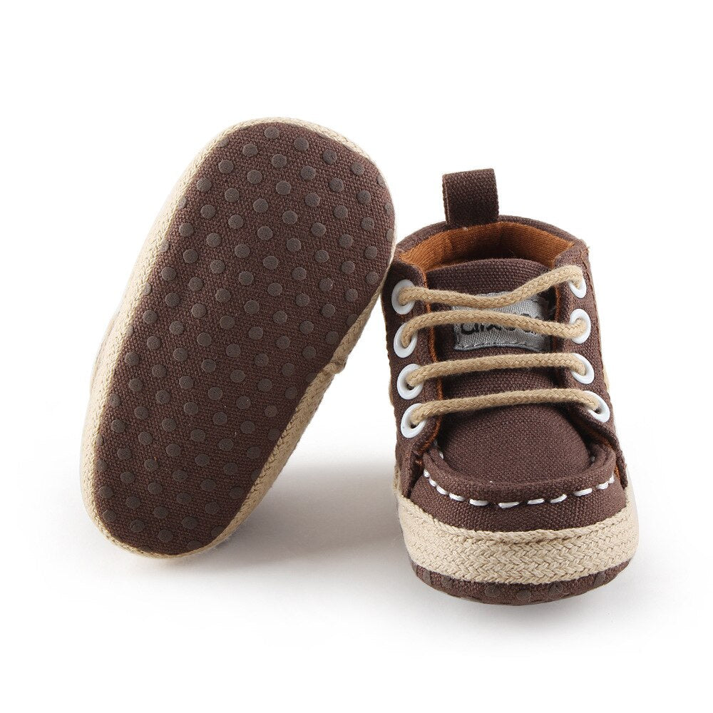 Sneakers alte con lacci