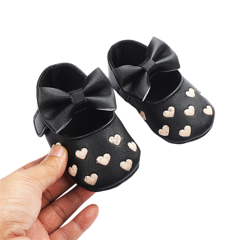 Scarpa da bambina con fiocco e cuore