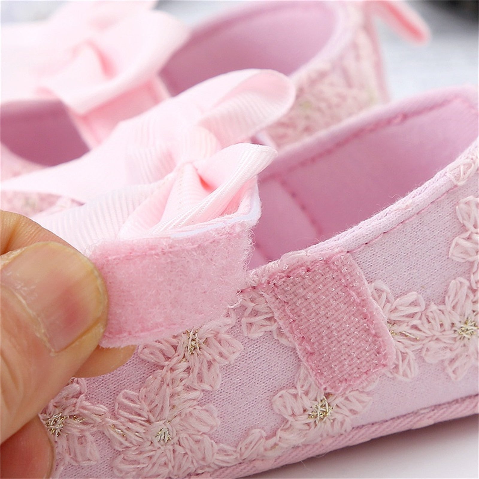 Scarpe per bambini ricamate con fiocco