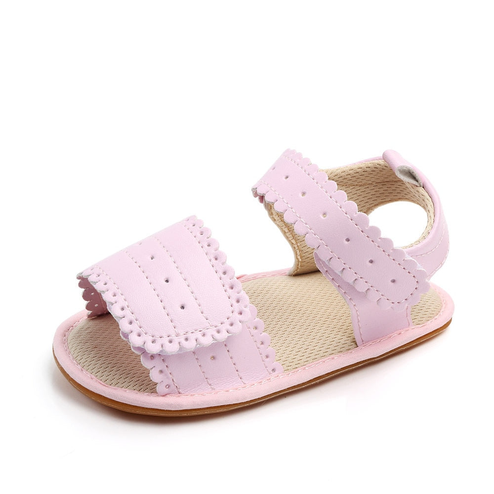 Delicato sandalo vintage per neonato