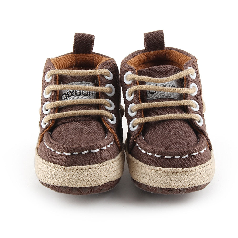 Sneakers alte con lacci