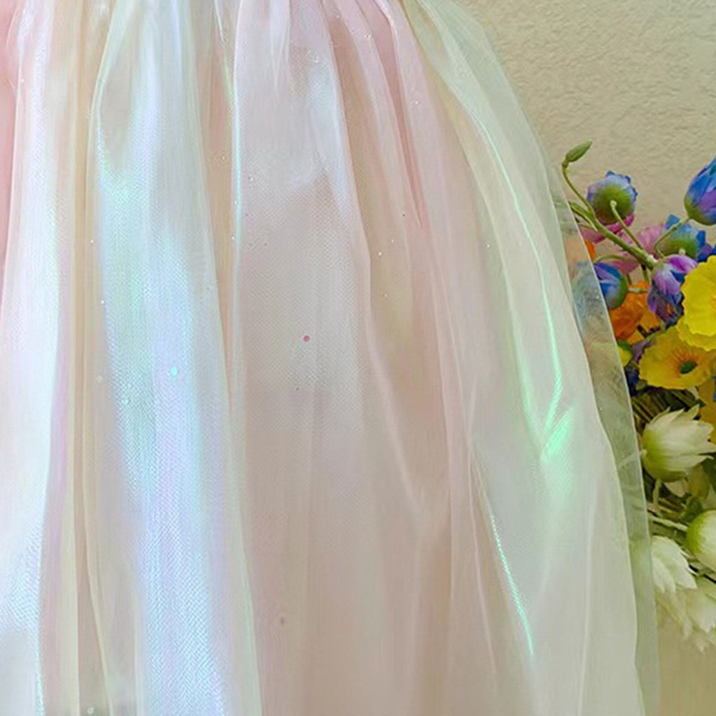 Abito color arcobaleno con ali